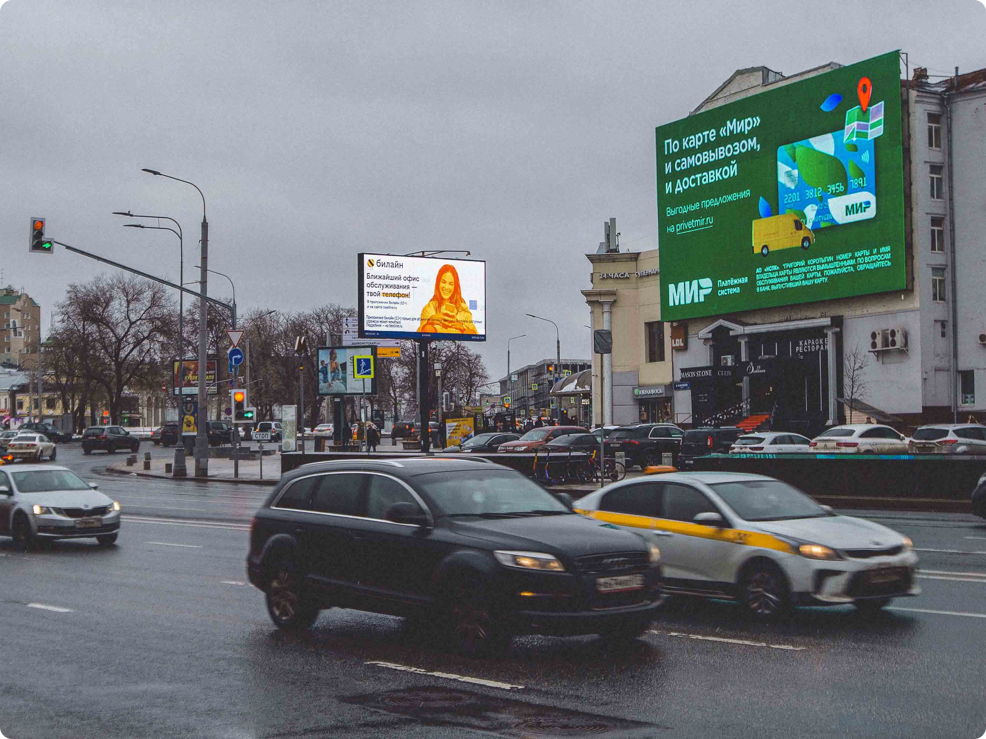 Installing Outdoor Advertising in Russian's Iconic Places