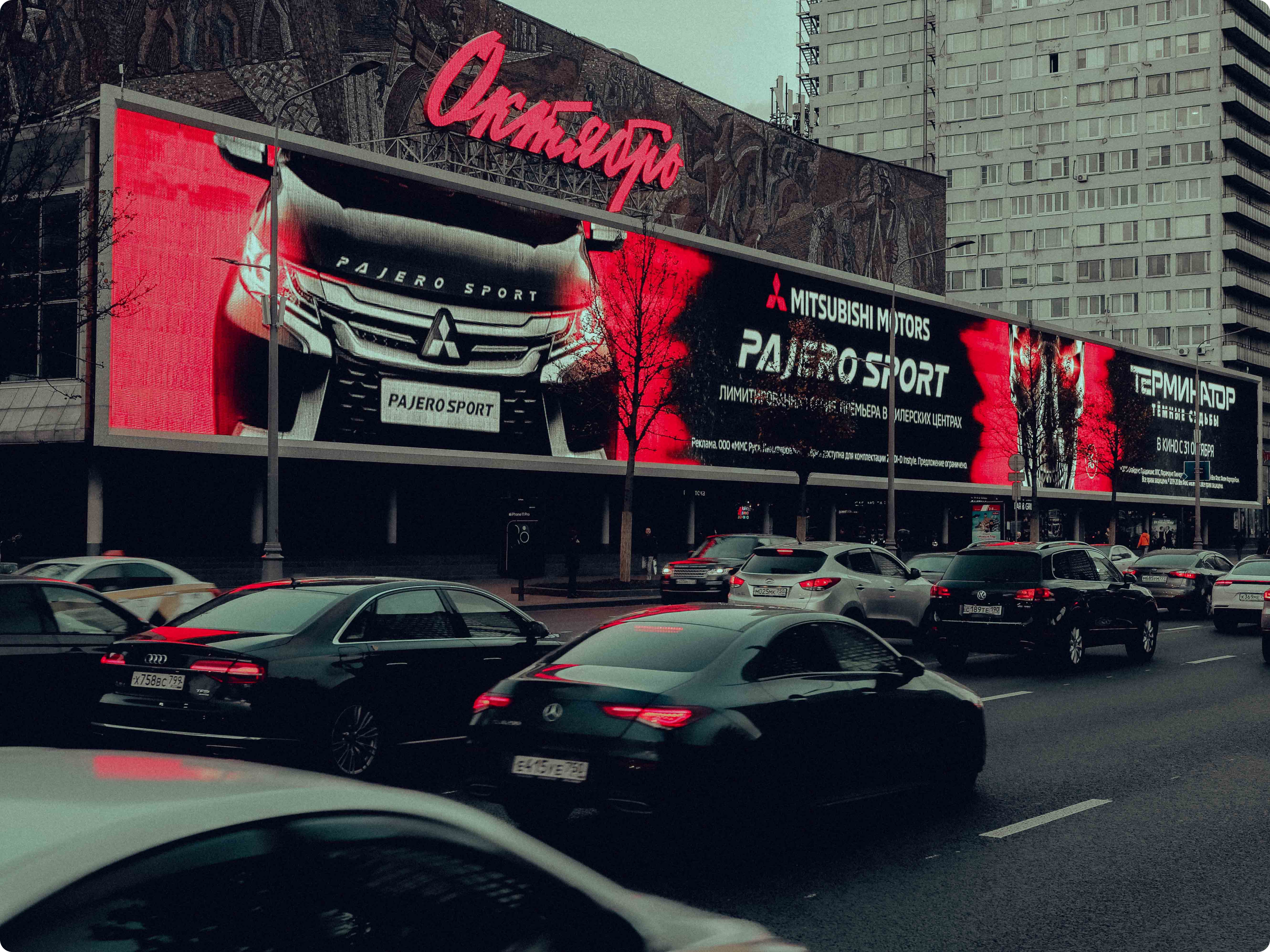 Installing Outdoor Advertising in Russian's Iconic Places