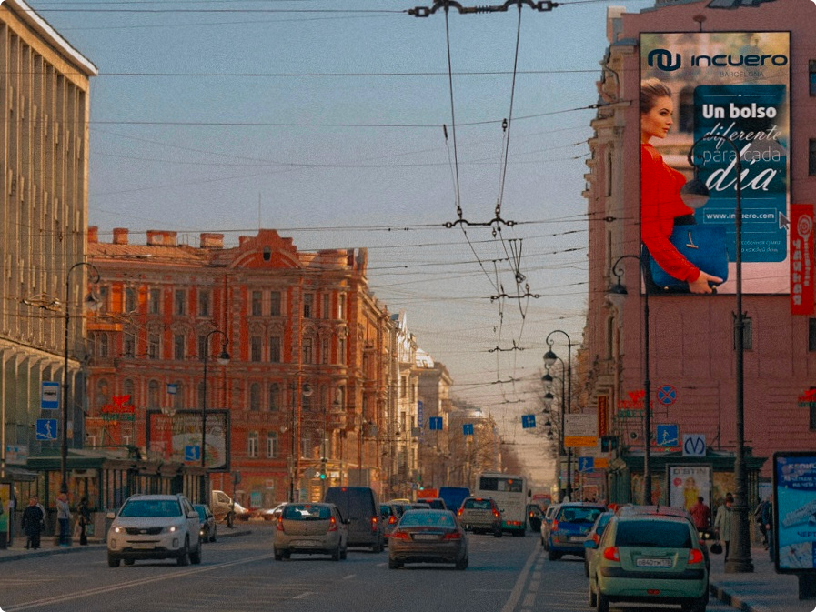 Installing Outdoor Advertising in Russian's Iconic Places