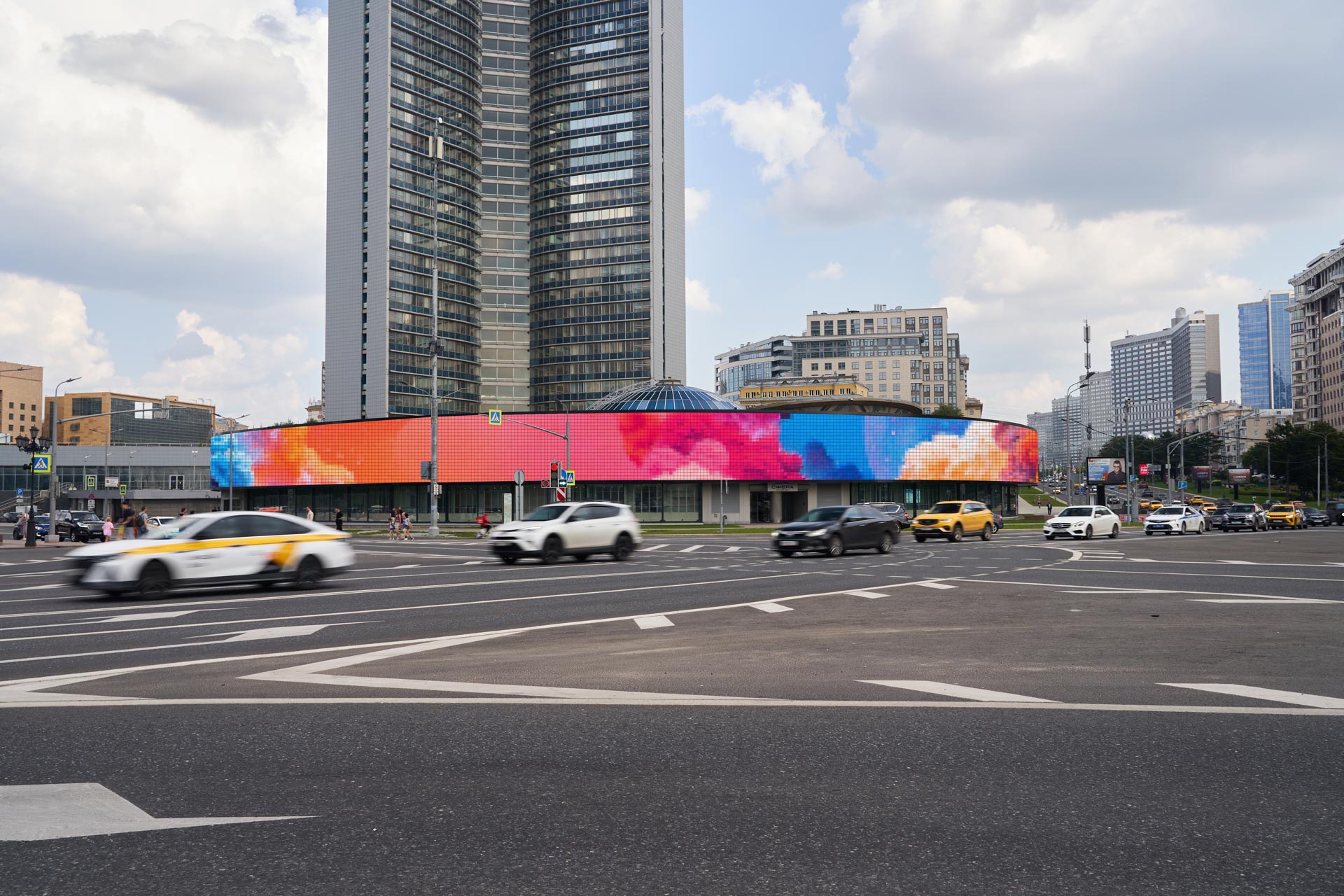 Digital Billboard at New Arbat 36 b. 3 Sfera Mall, Moscow 3