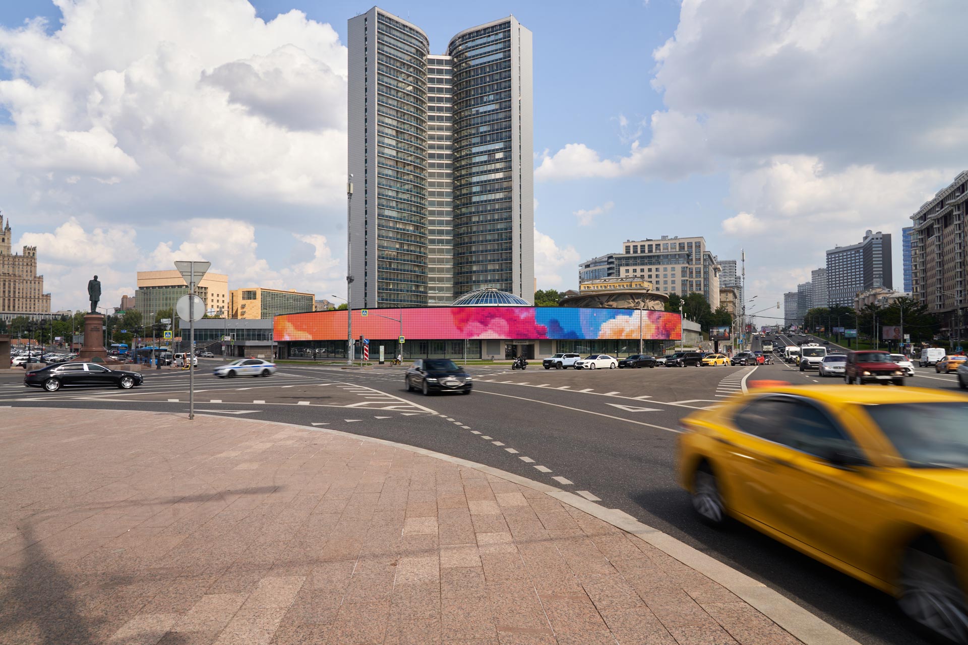 Digital Billboard at New Arbat 36 b. 3 Sfera Mall, Moscow 2
