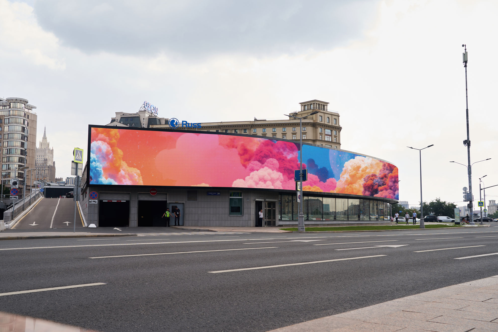 Digital Billboard at New Arbat 36 b. 3 Sfera Mall, Moscow 1