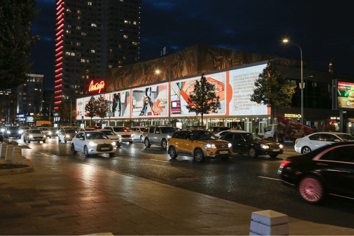 Genshin Impact DOOH ad at Oktyabr movie theater, Moscow