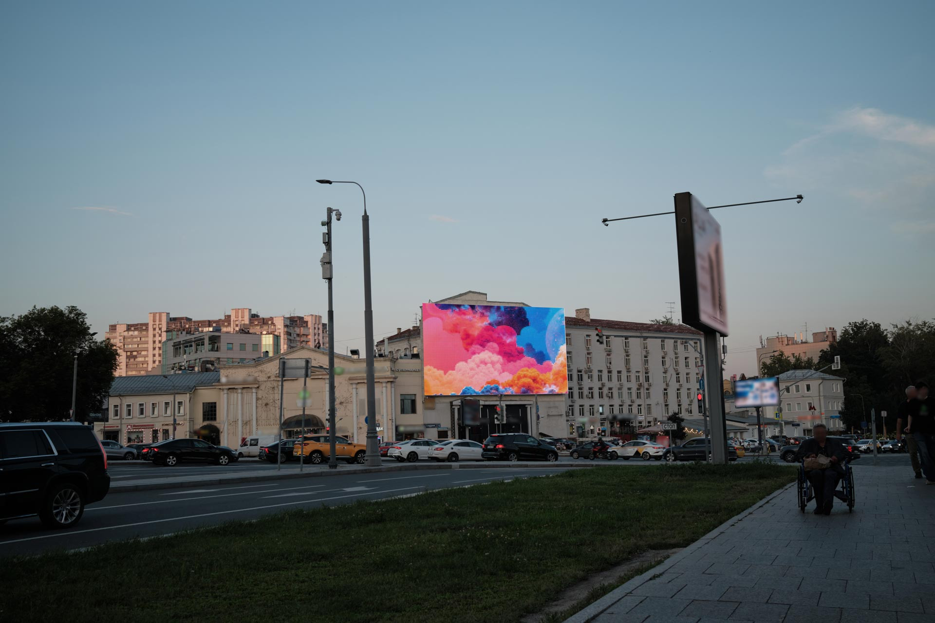 Digital Screen on 1 Bolshie Kamenschiki St. (Taganskaya Sq.) 3