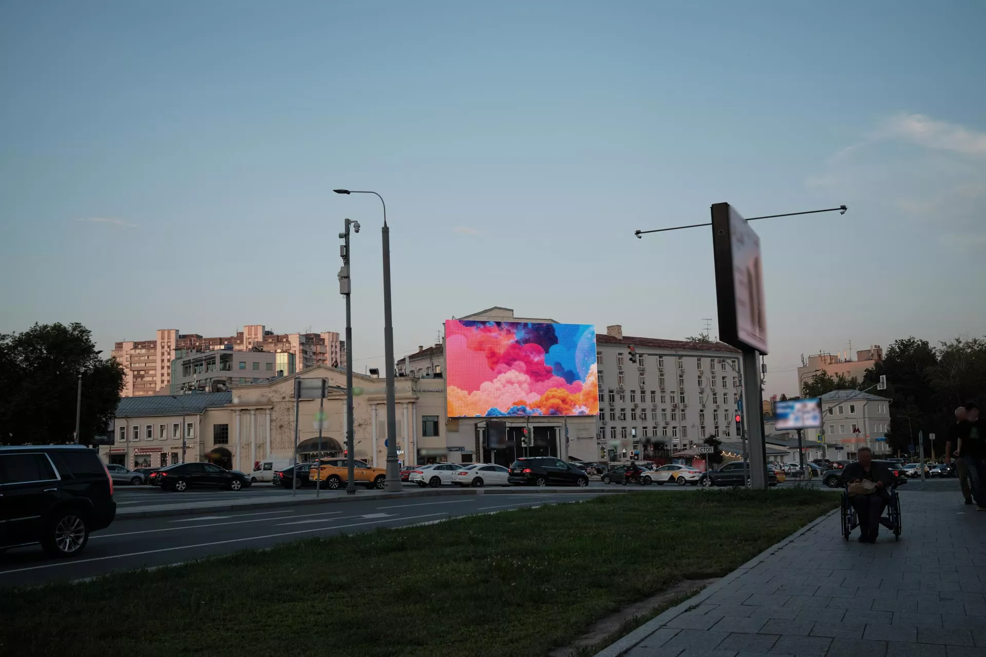 Digital Screen on 1 Bolshie Kamenschiki St. (Taganskaya Sq.) 3